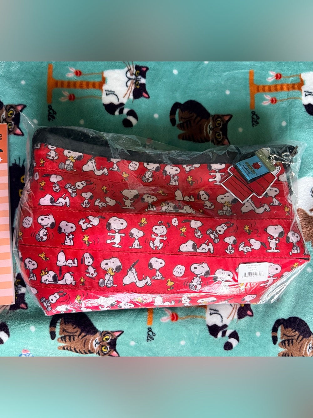 Harvey’s Peanuts Snoopy Large Messenger Bag